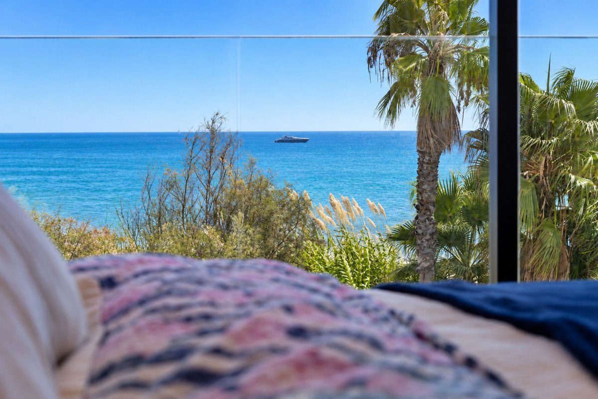 4 Bed Semi-Detached House in Estepona