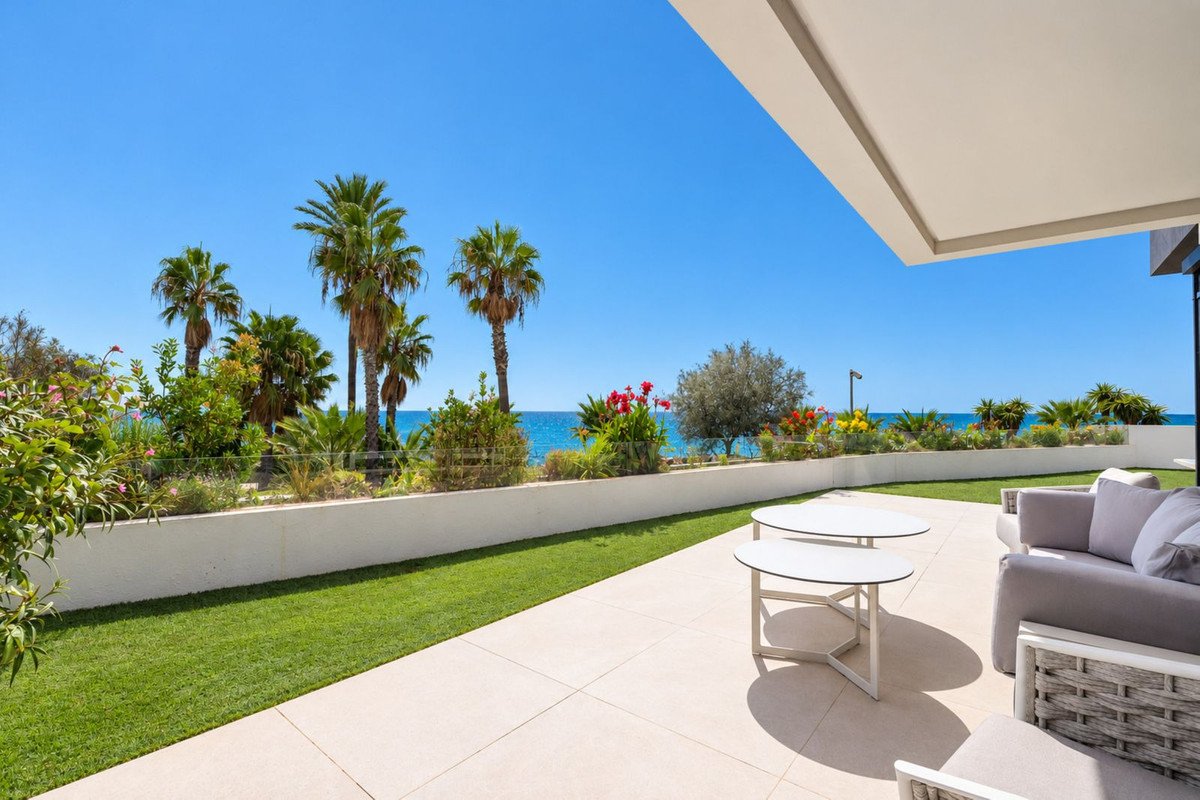 4 Bed Semi-Detached House in Estepona