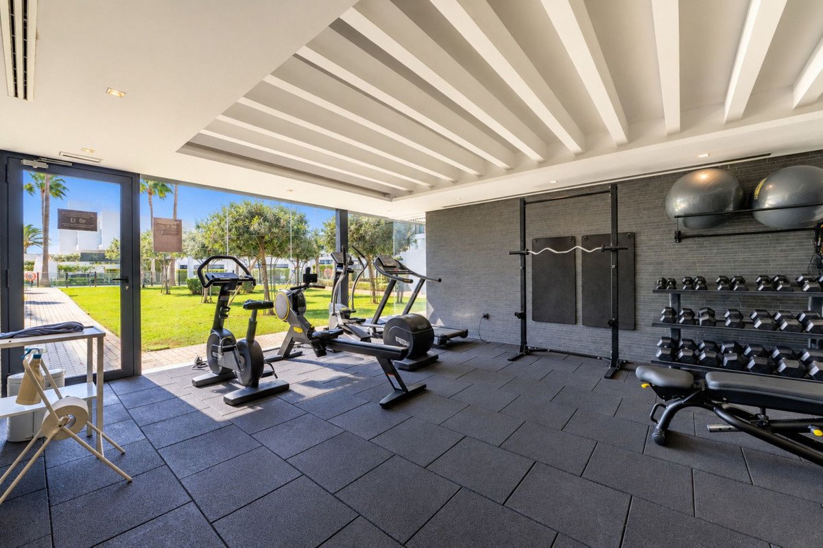 4 Bed Semi-Detached House in Estepona