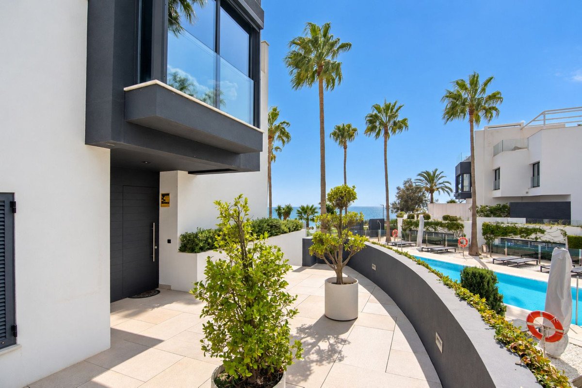 4 Bed Semi-Detached House in Estepona