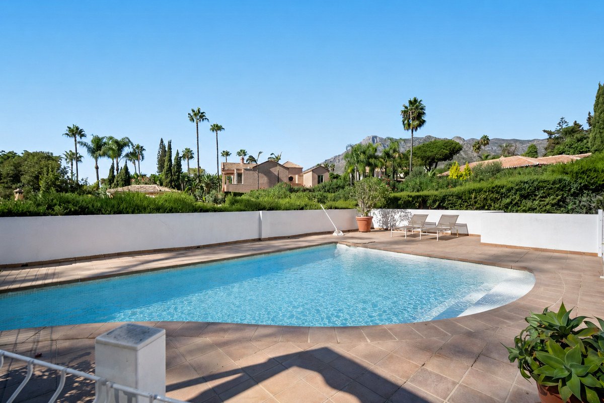 4 Bed Detached Villa in Marbella