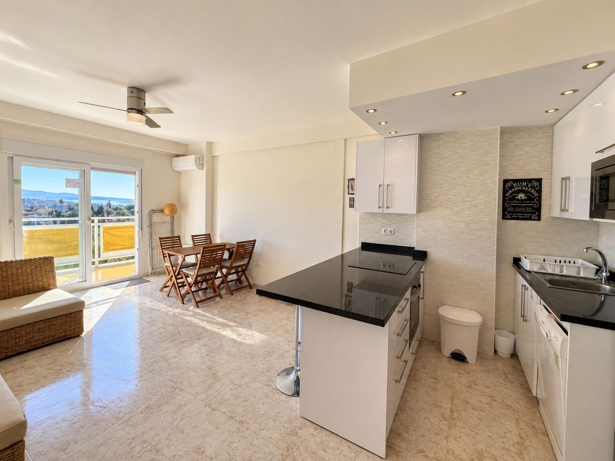 1 Bed Middle Floor Apartment in Nueva Andalucía