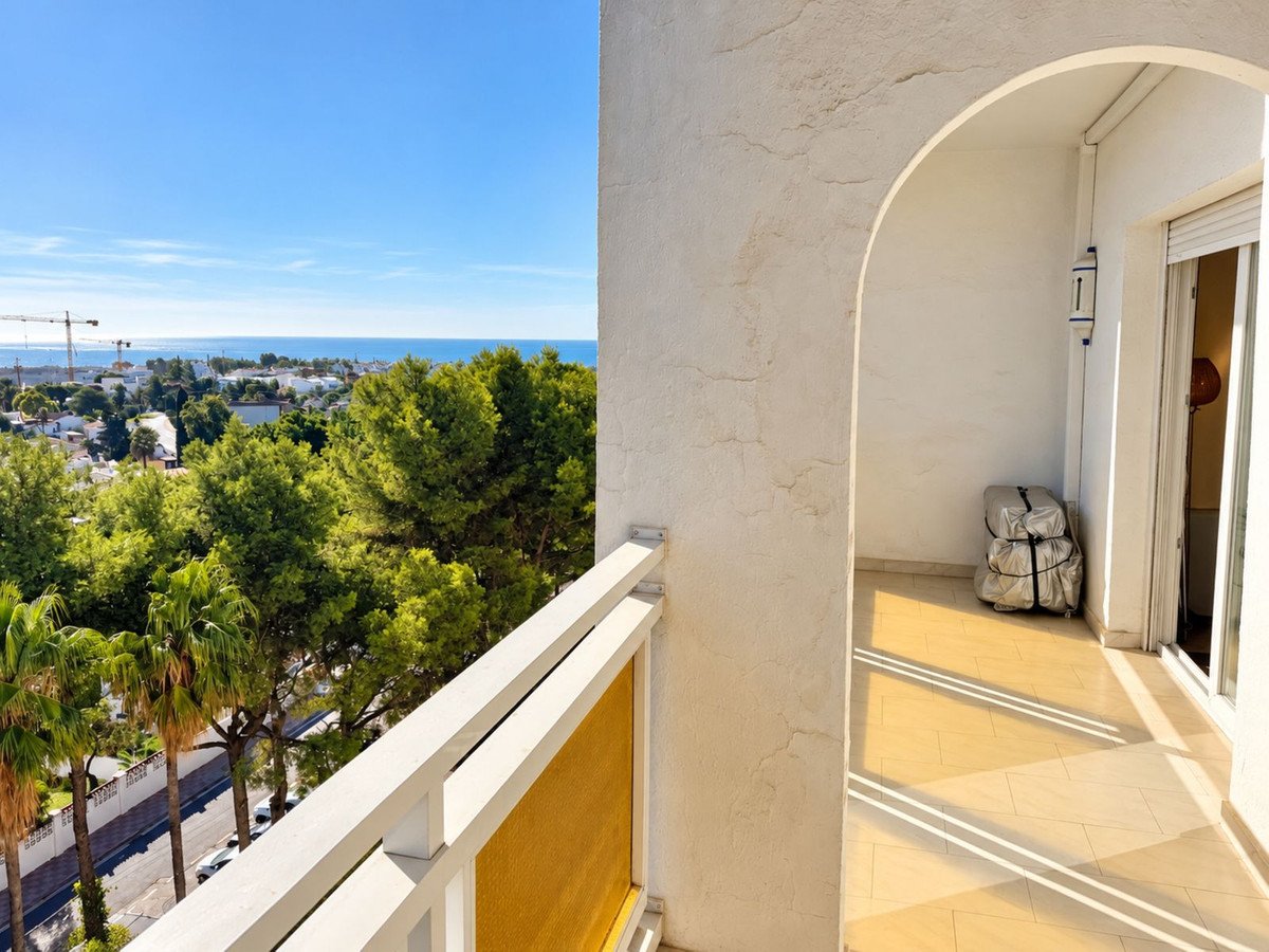 1 Bed Middle Floor Apartment in Nueva Andalucía