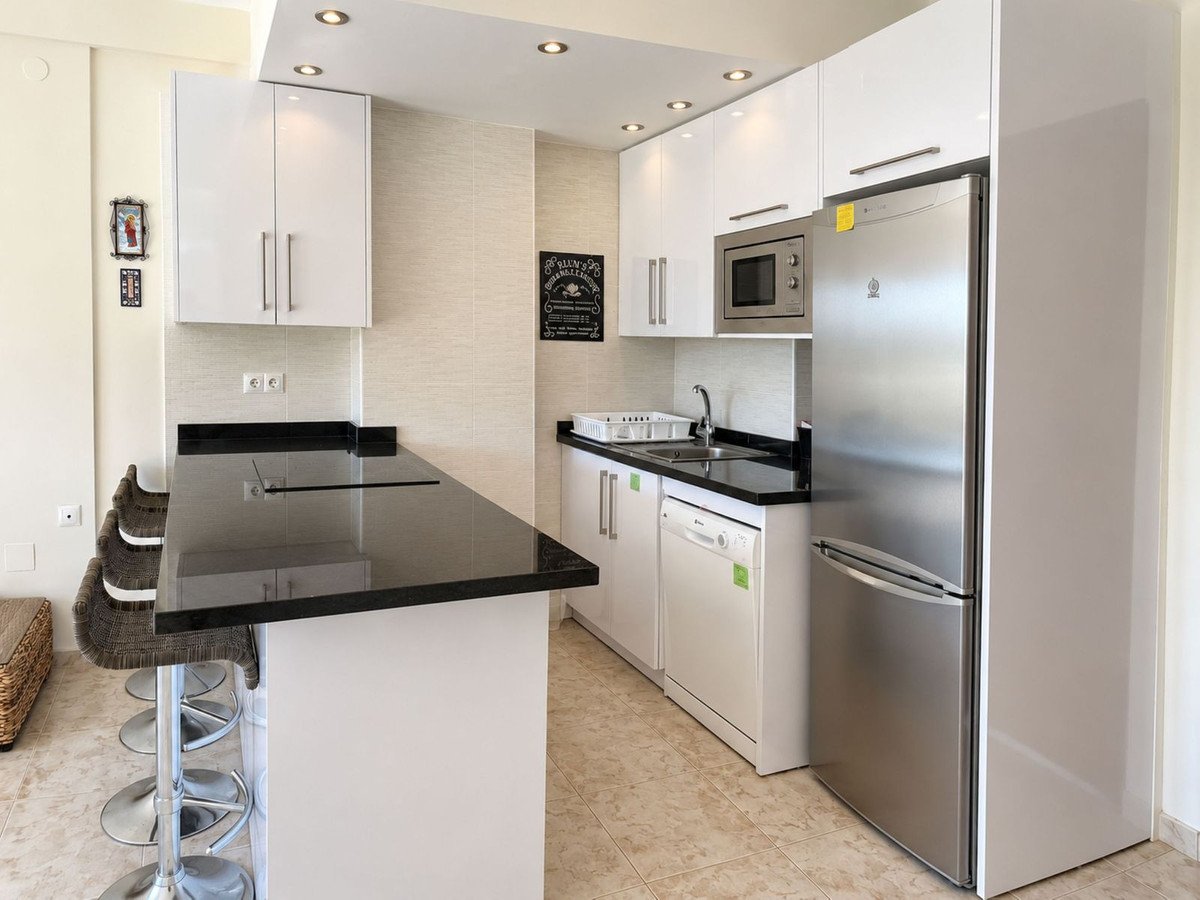 1 Bed Middle Floor Apartment in Nueva Andalucía