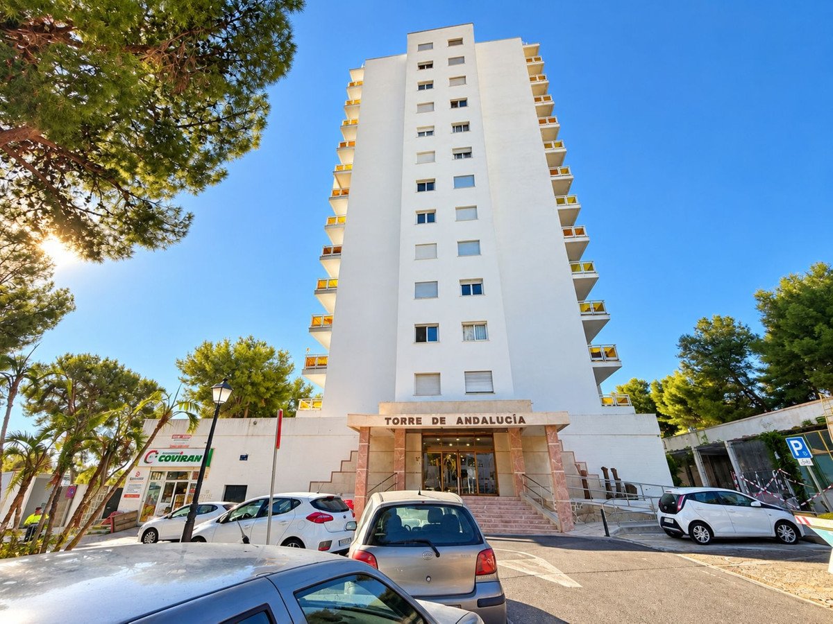 1 Bed Middle Floor Apartment in Nueva Andalucía