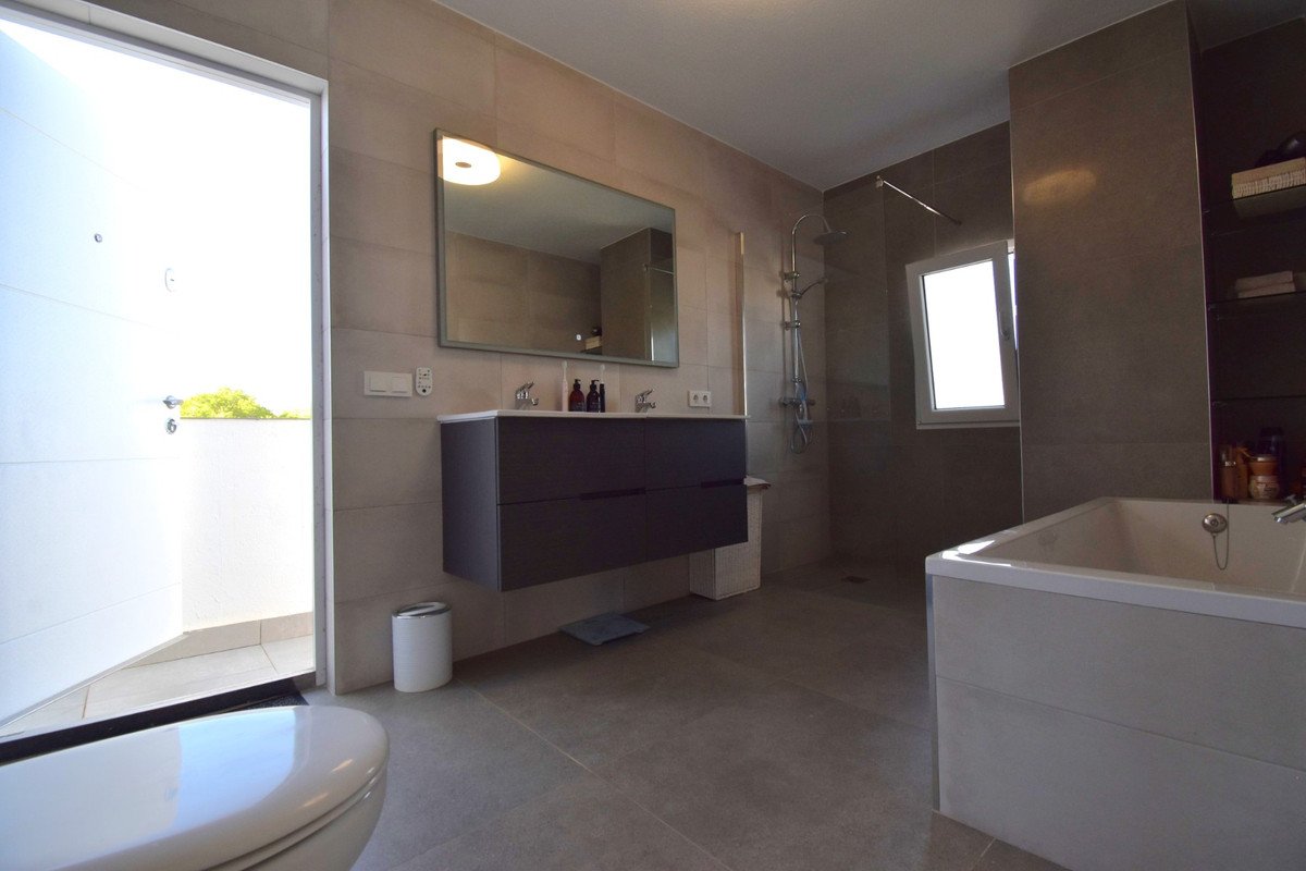 4 Bed Ground Floor Apartment in Orihuela Costa