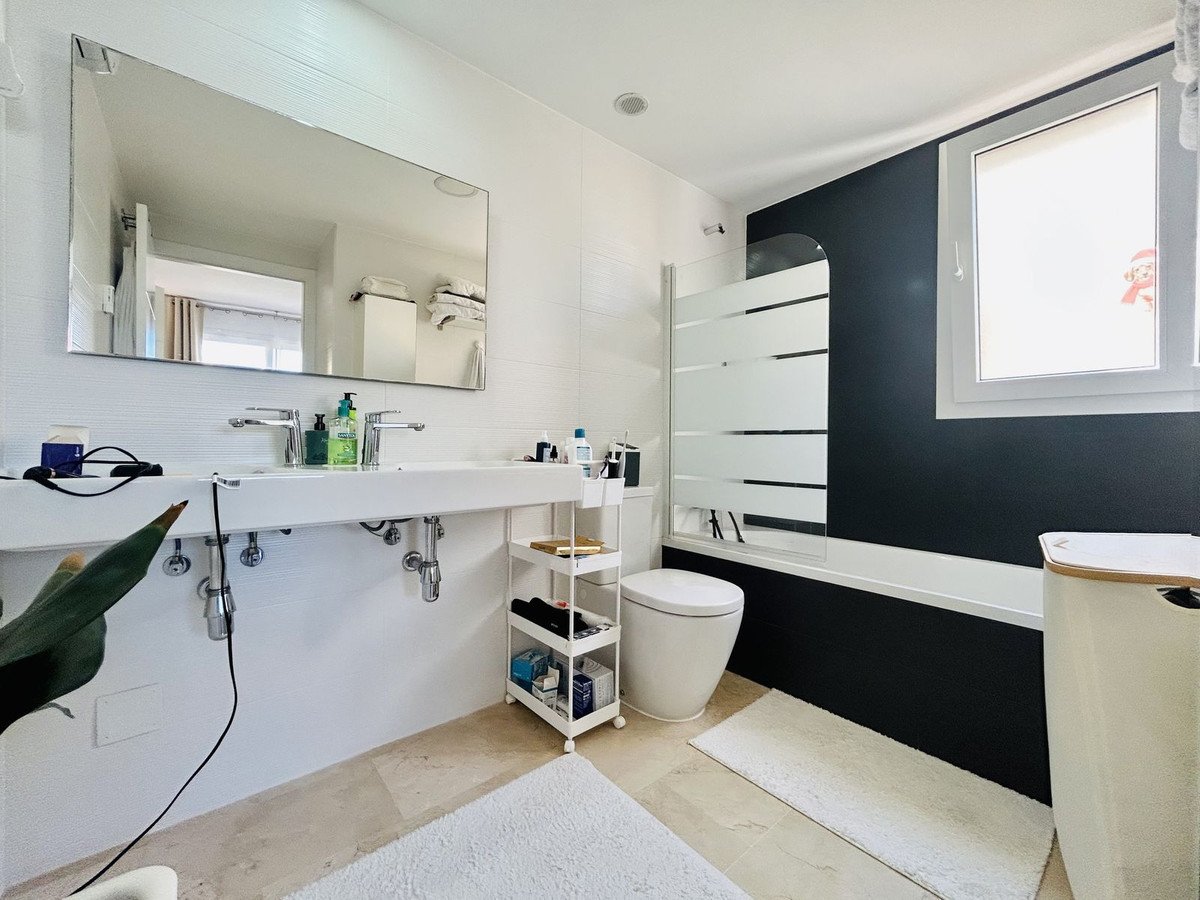 3 Bed Middle Floor Apartment in Punta Prima