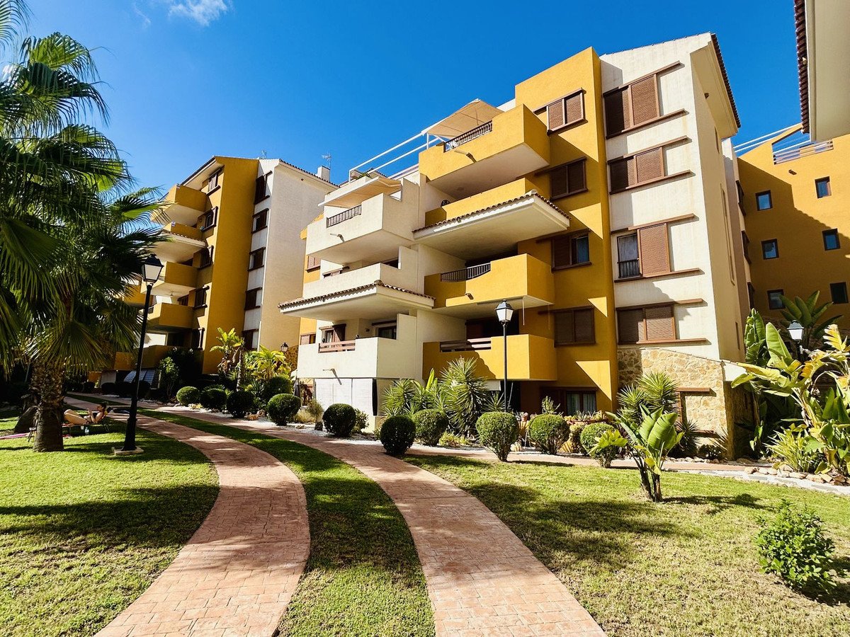 3 Bed Middle Floor Apartment in Punta Prima