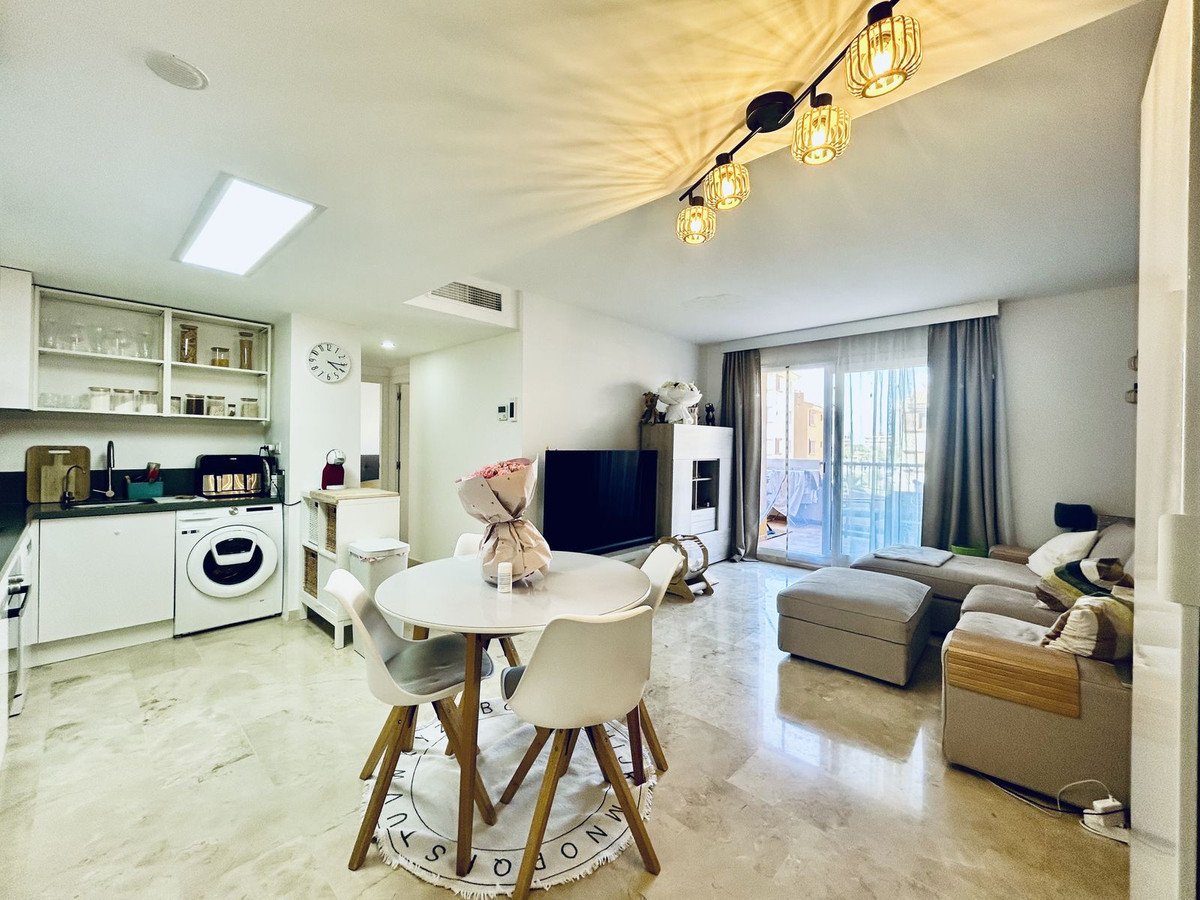 3 Bed Middle Floor Apartment in Punta Prima