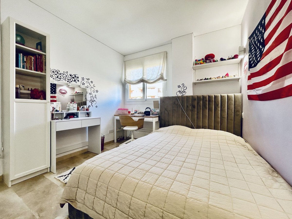 3 Bed Middle Floor Apartment in Punta Prima