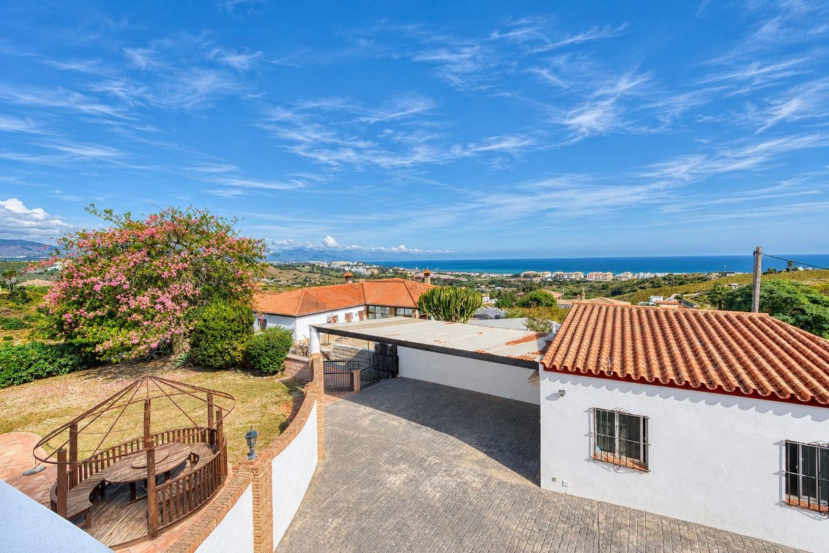 4 Bed Detached Villa in Manilva