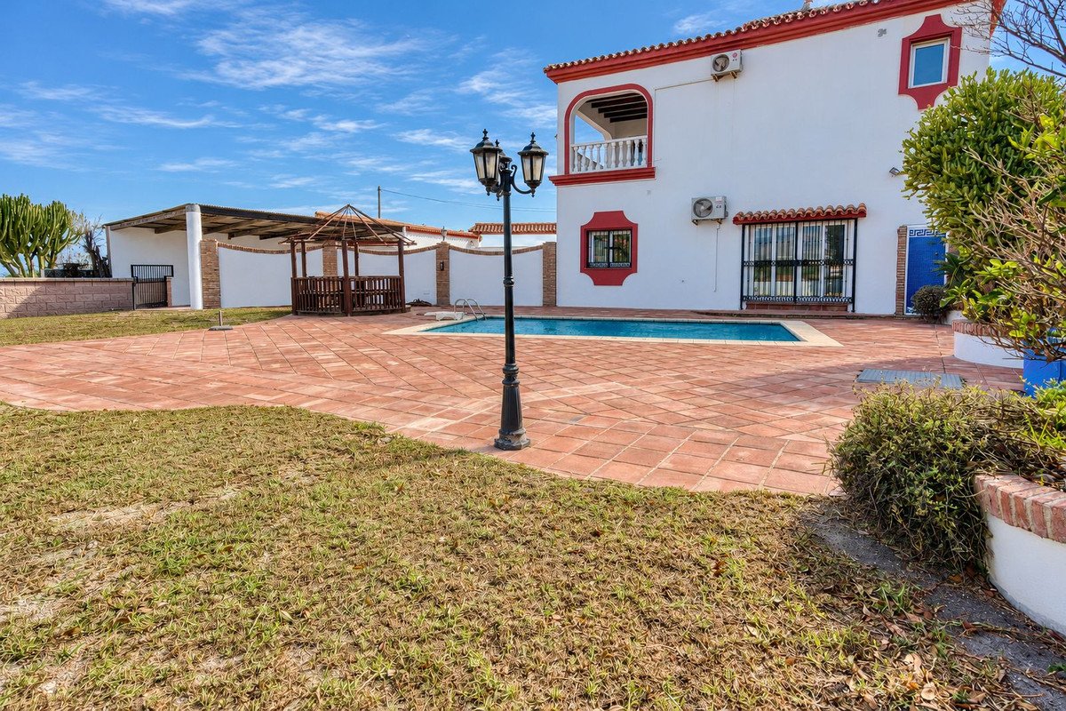 4 Bed Detached Villa in Manilva
