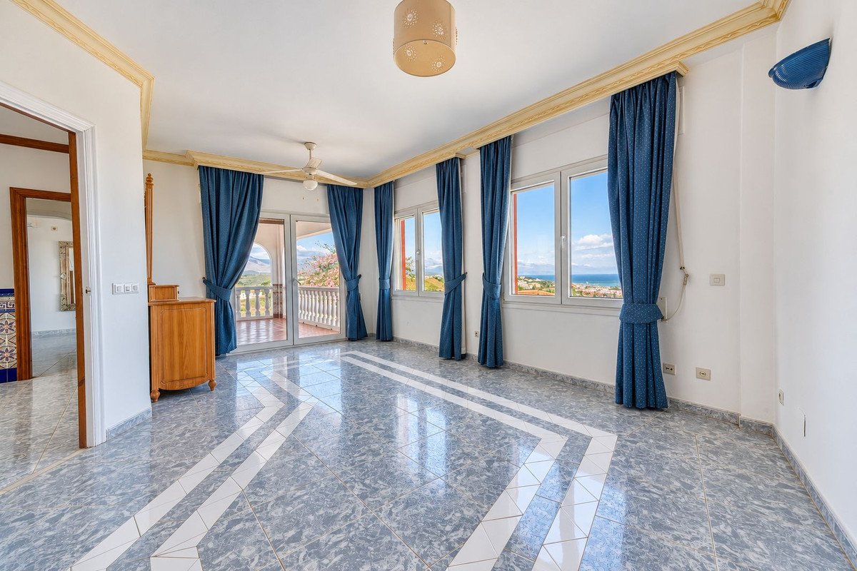 4 Bed Detached Villa in Manilva