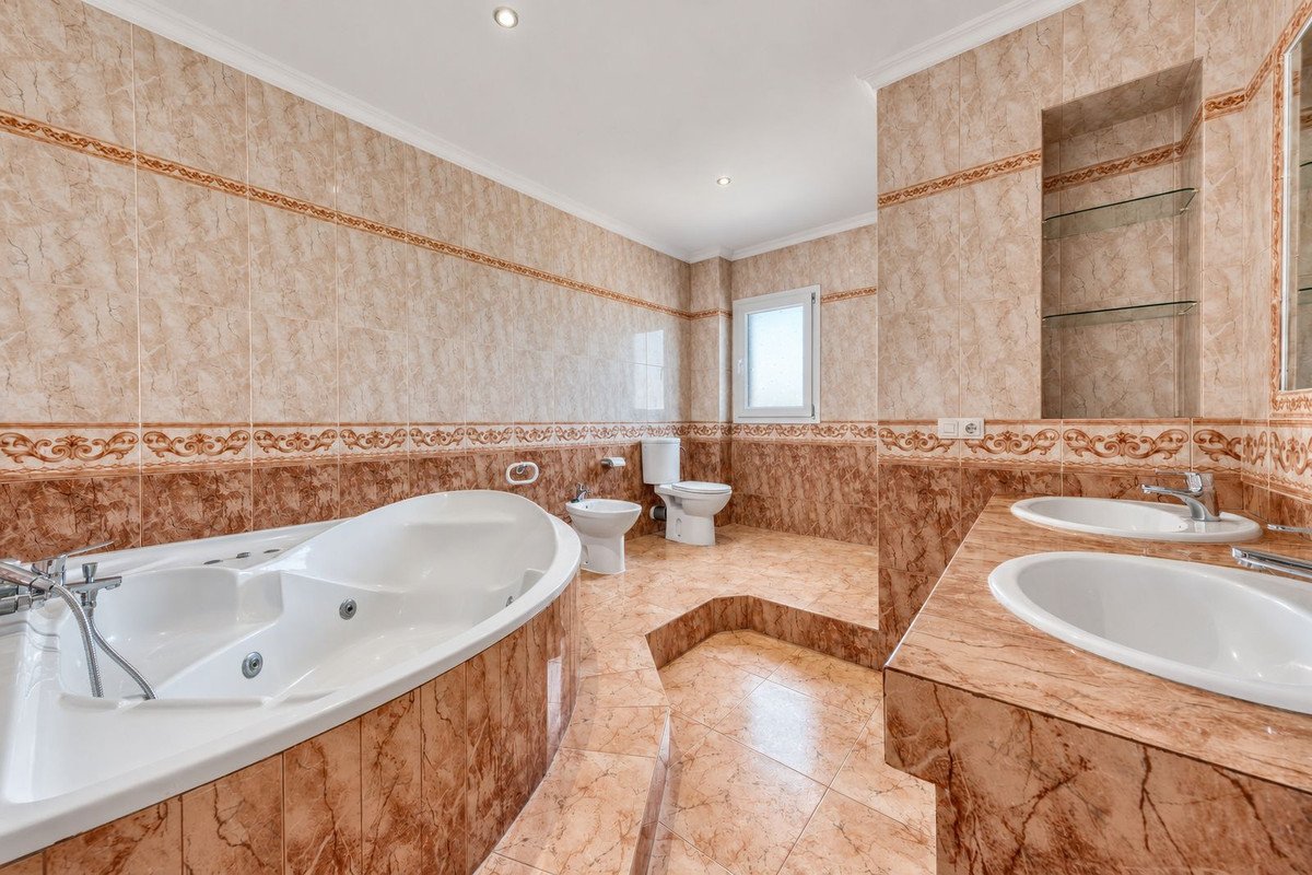 4 Bed Detached Villa in Manilva