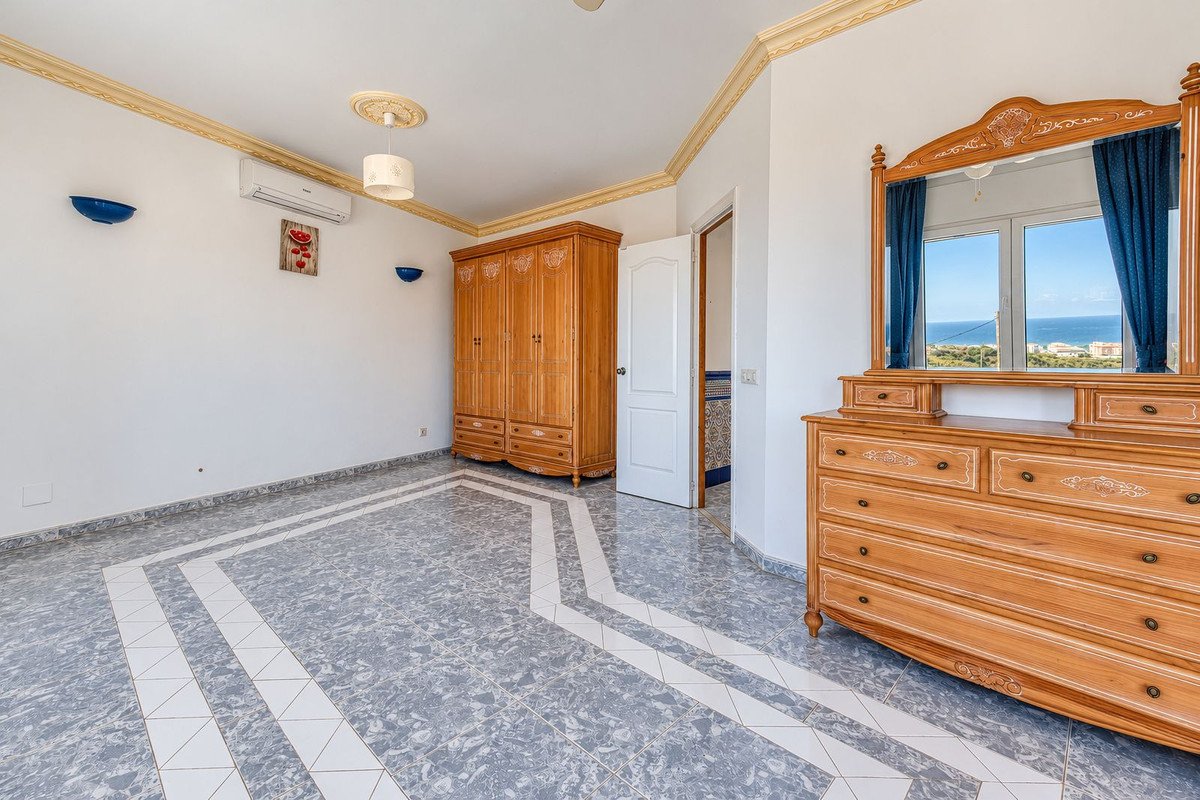 4 Bed Detached Villa in Manilva