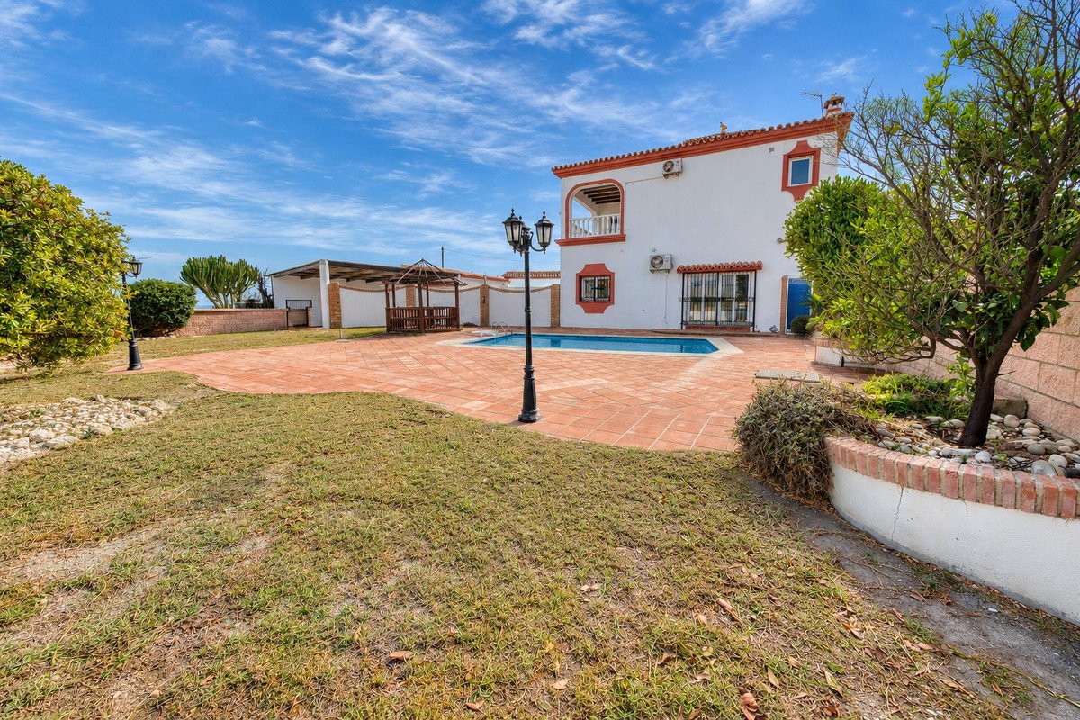 4 Bed Detached Villa in Manilva