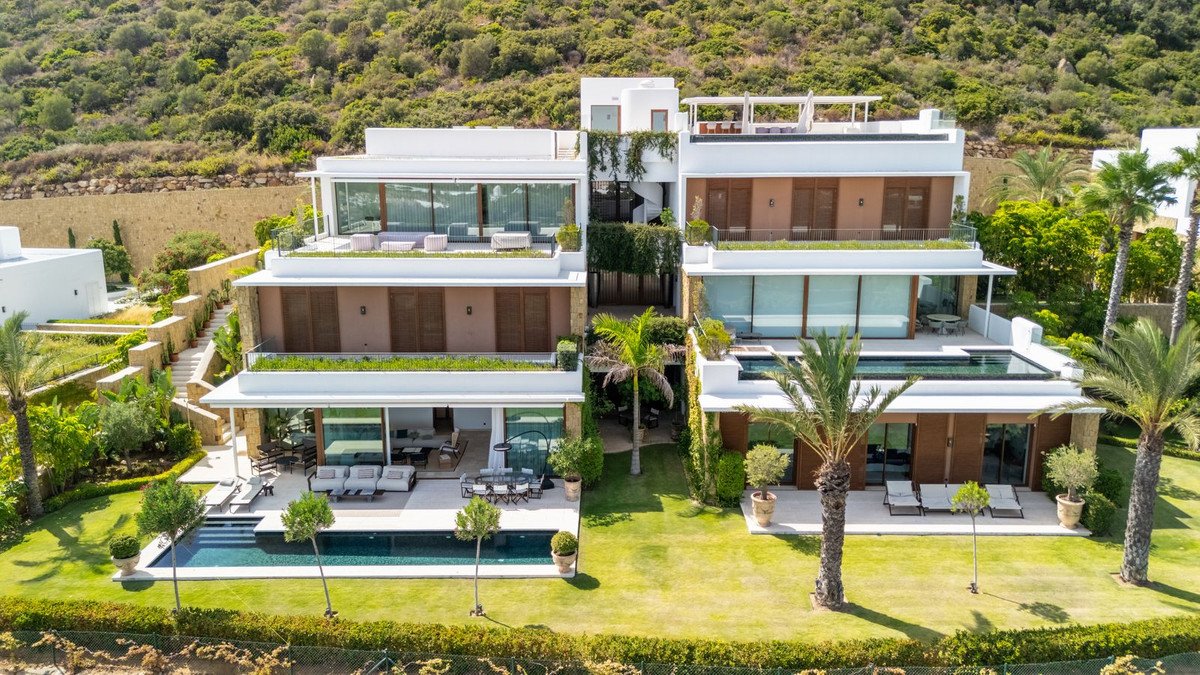 4 Bed Ground Floor Apartment in Casares