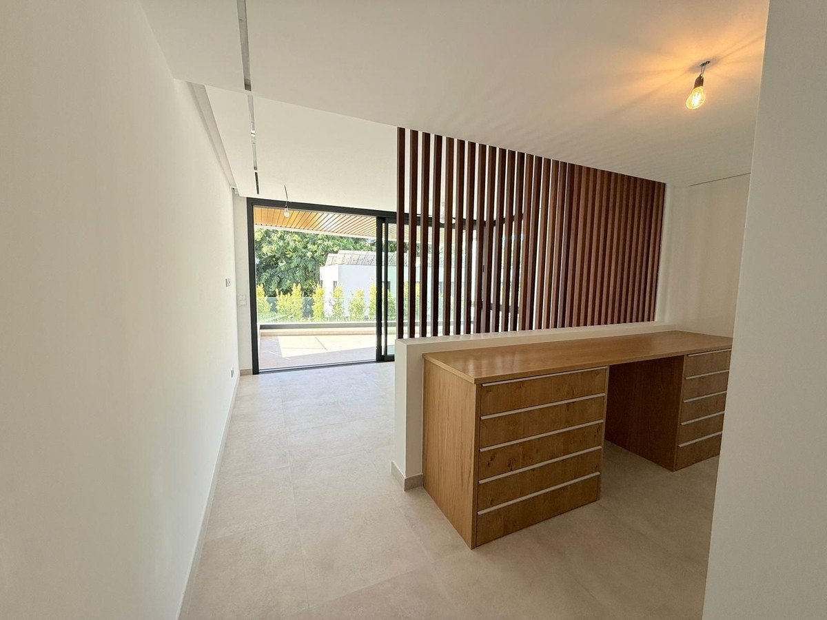 5 Bed Detached Villa in Puerto Banús