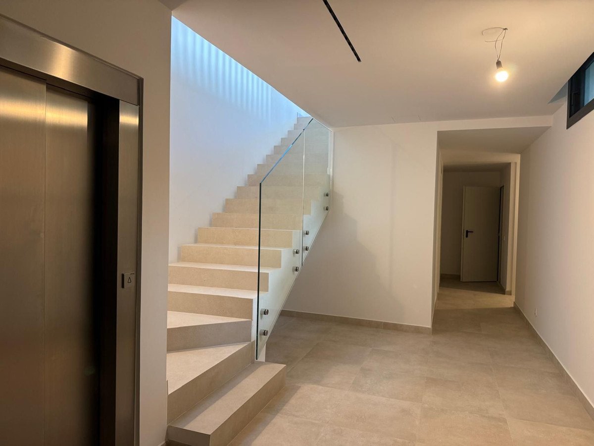 5 Bed Detached Villa in Puerto Banús