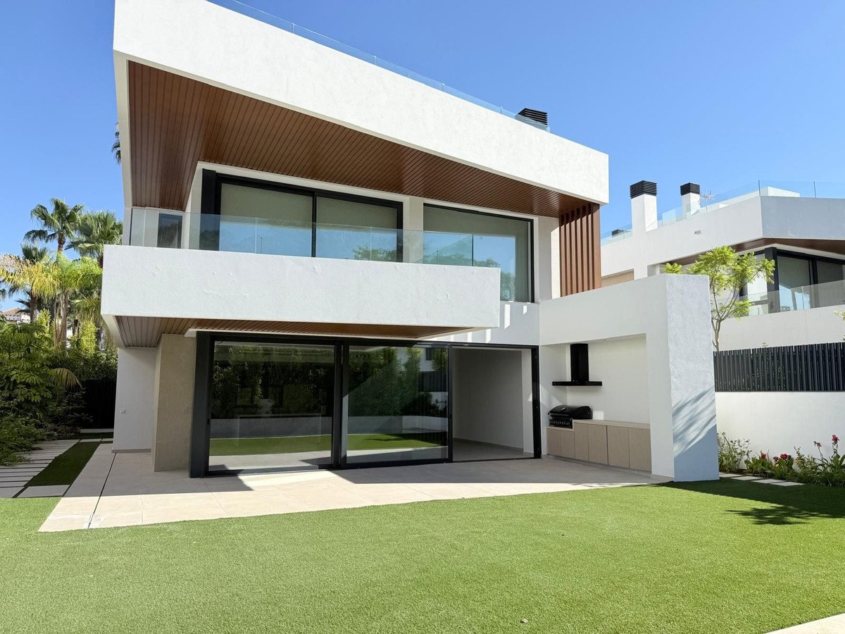 5 Bed Detached Villa in Puerto Banús