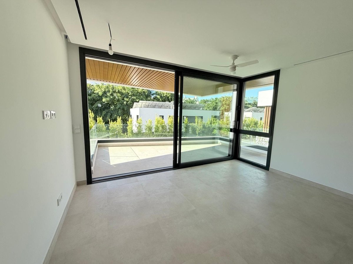 5 Bed Detached Villa in Puerto Banús