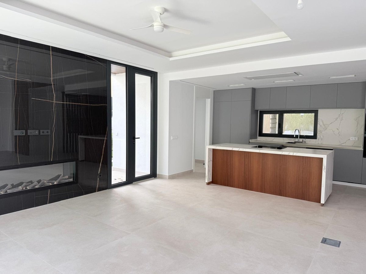 5 Bed Detached Villa in Puerto Banús