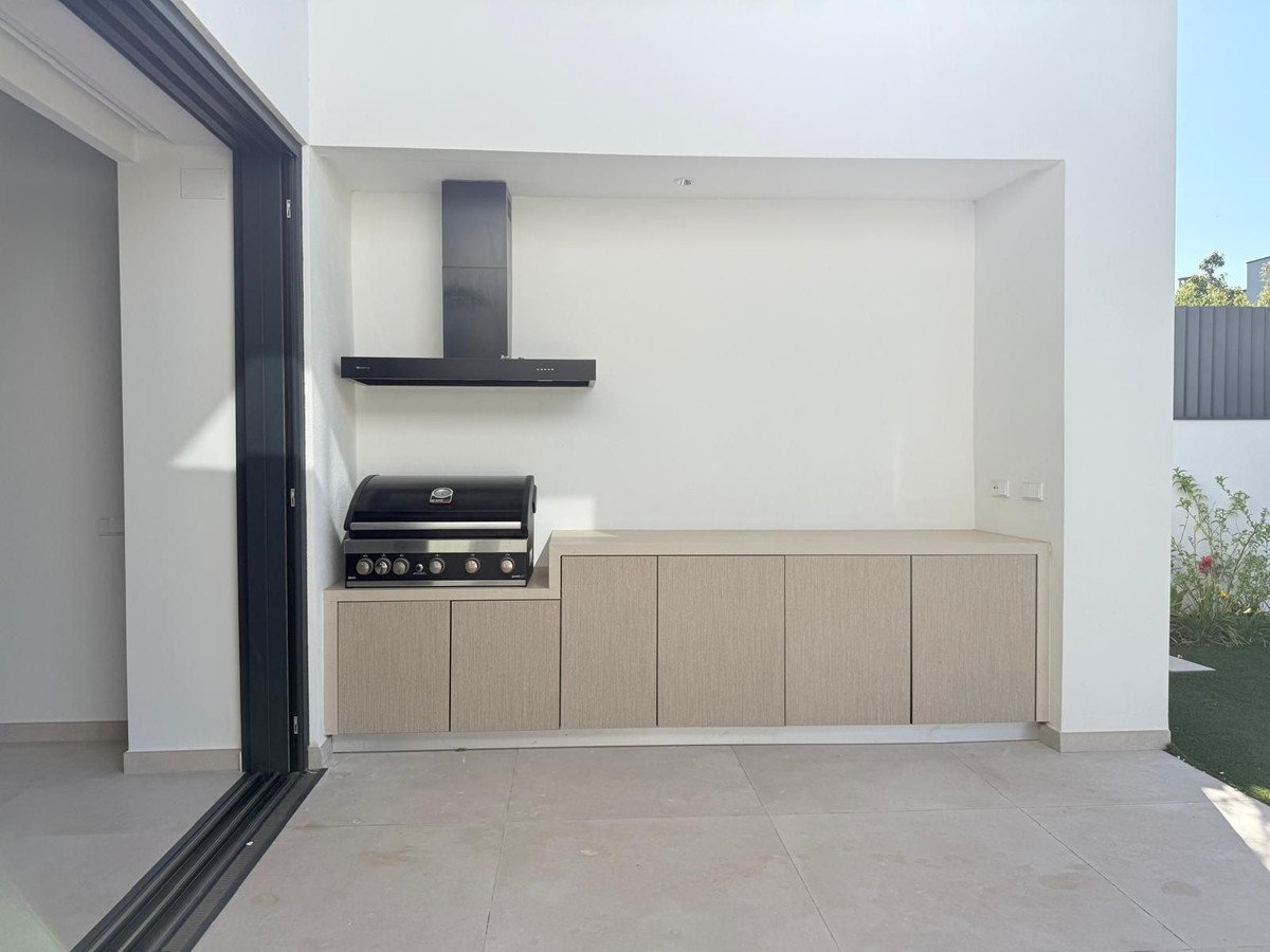 5 Bed Detached Villa in Puerto Banús