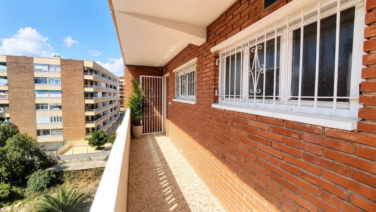 2 Bed Middle Floor Apartment in Punta Prima