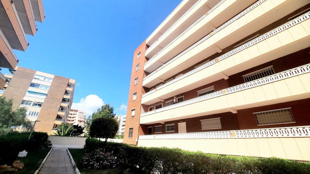 2 Bed Middle Floor Apartment in Punta Prima