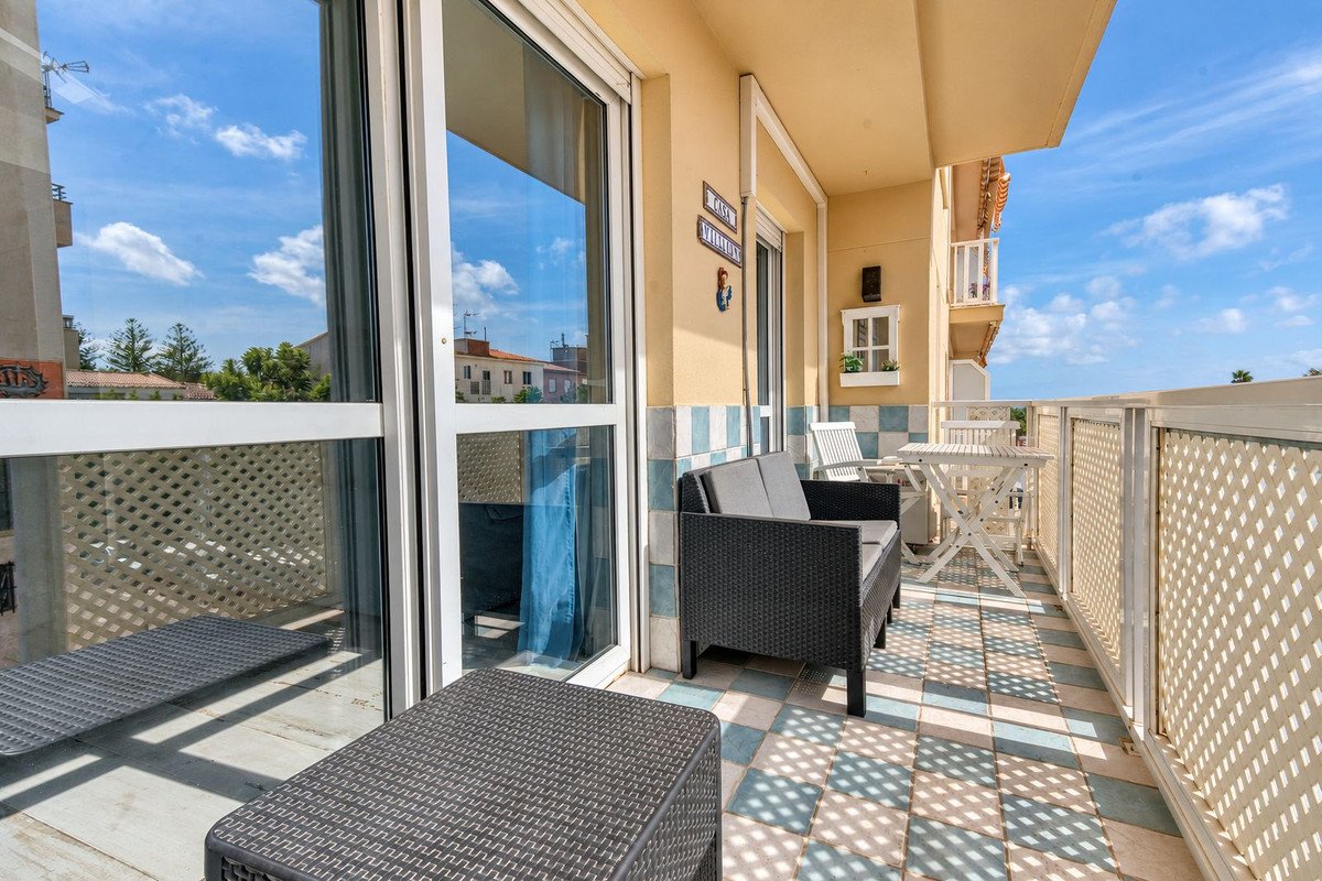 2 Bed Middle Floor Apartment in San Luis de Sabinillas