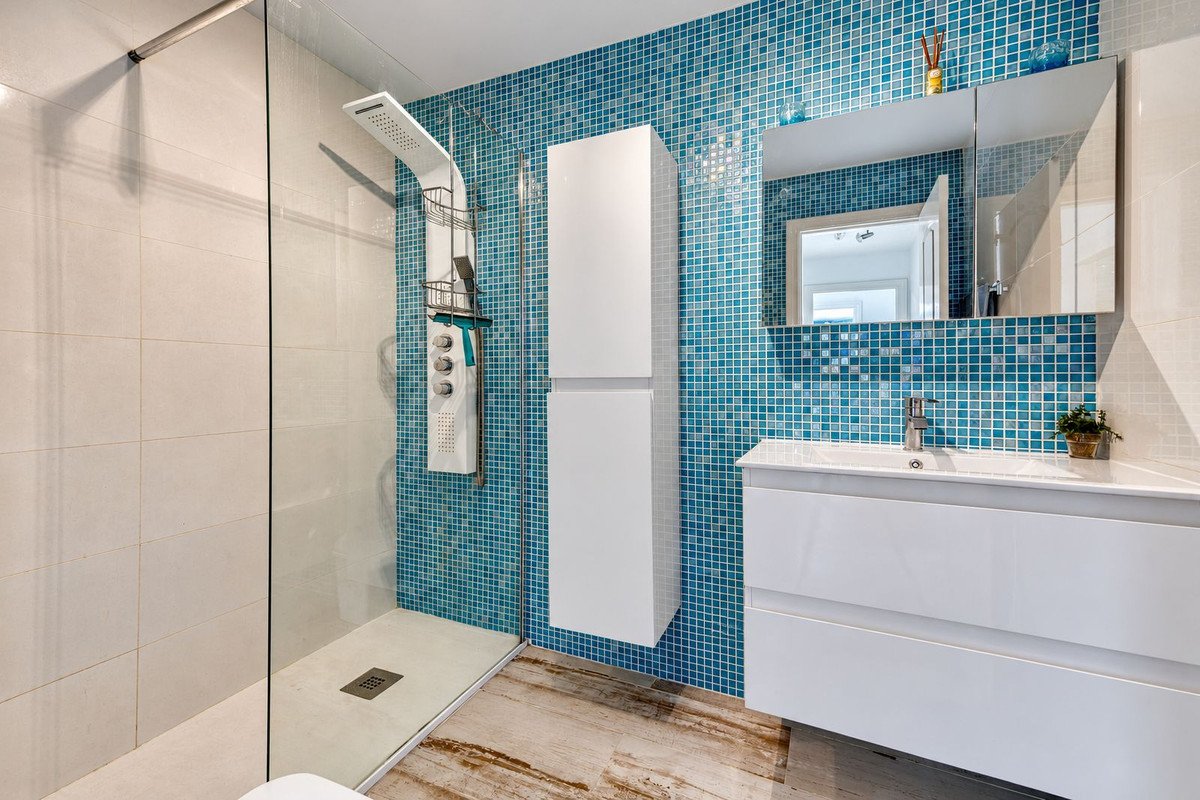 2 Bed Middle Floor Apartment in San Luis de Sabinillas