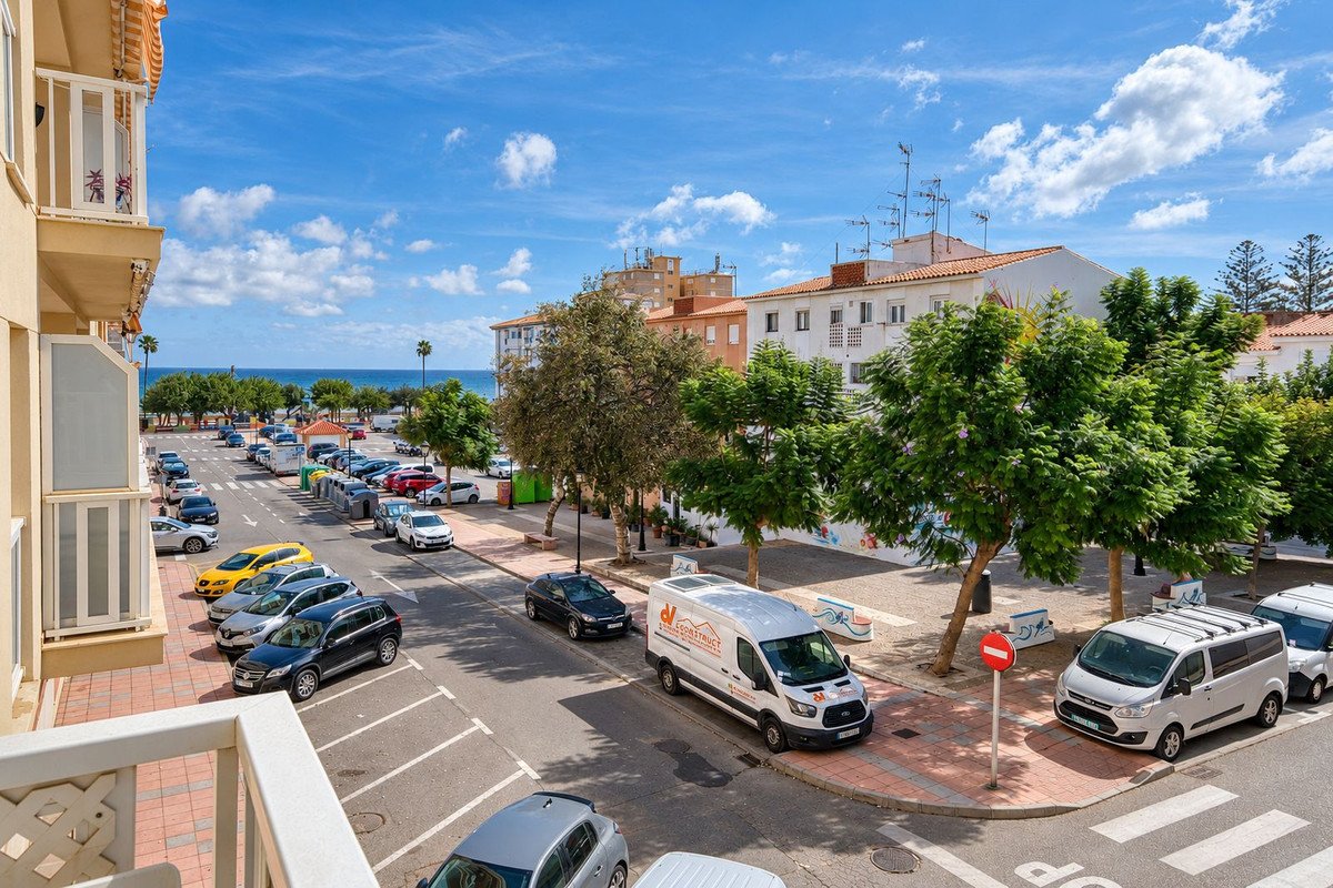 2 Bed Middle Floor Apartment in San Luis de Sabinillas