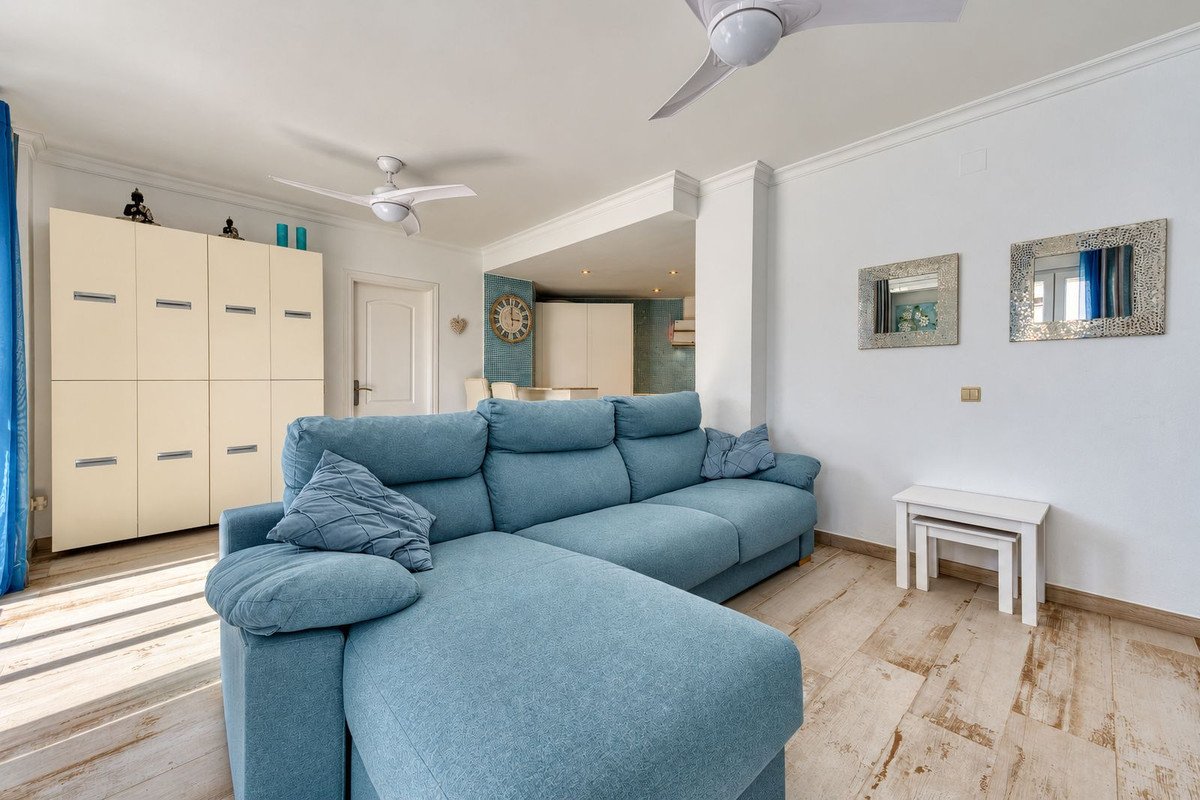 2 Bed Middle Floor Apartment in San Luis de Sabinillas