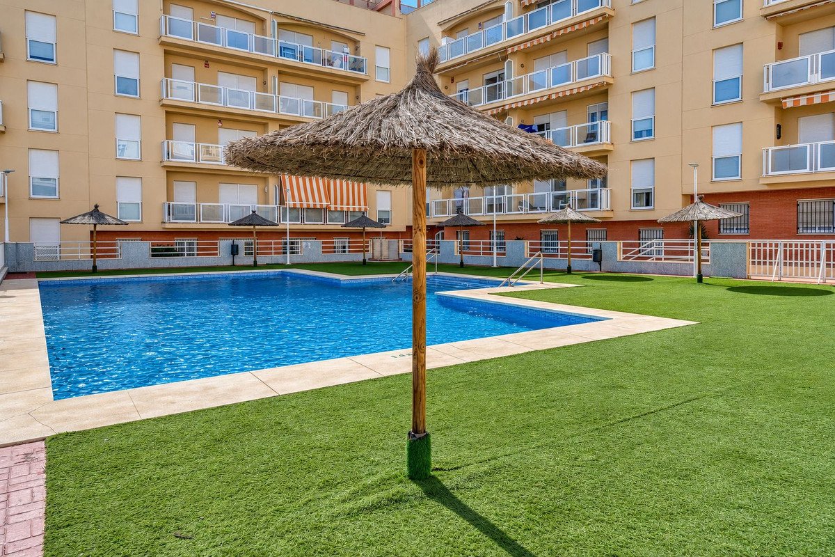 2 Bed Middle Floor Apartment in San Luis de Sabinillas