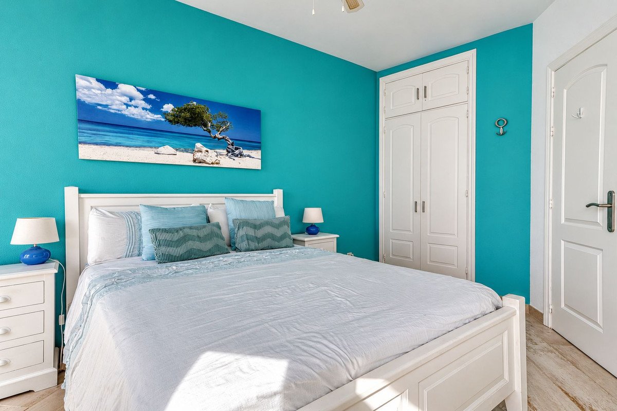 2 Bed Middle Floor Apartment in San Luis de Sabinillas
