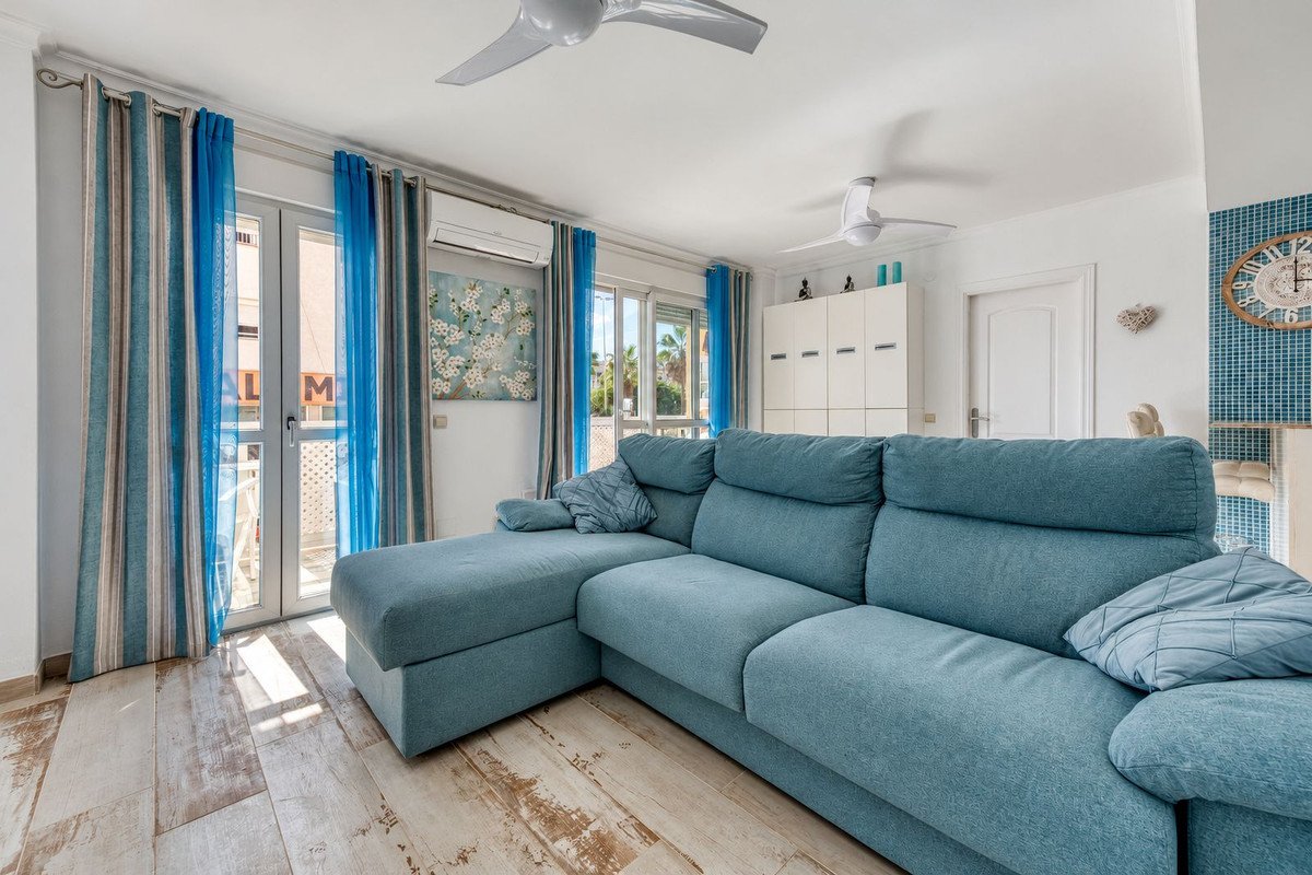 2 Bed Middle Floor Apartment in San Luis de Sabinillas