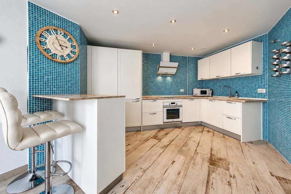 2 Bed Middle Floor Apartment in San Luis de Sabinillas