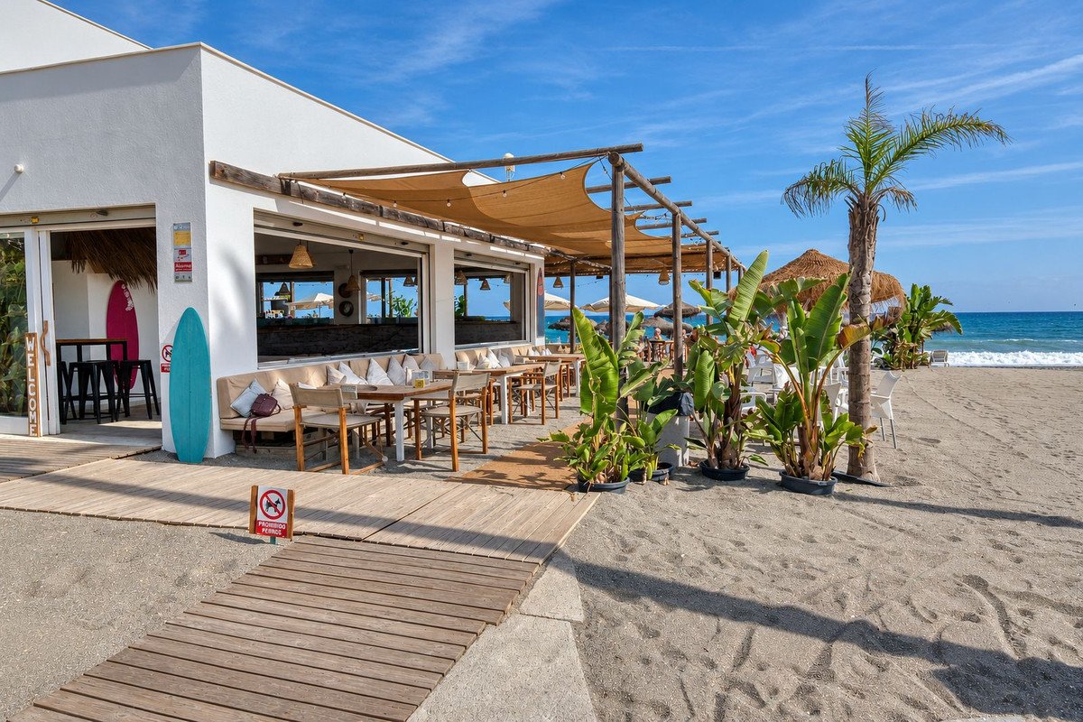 2 Bed Middle Floor Apartment in San Luis de Sabinillas