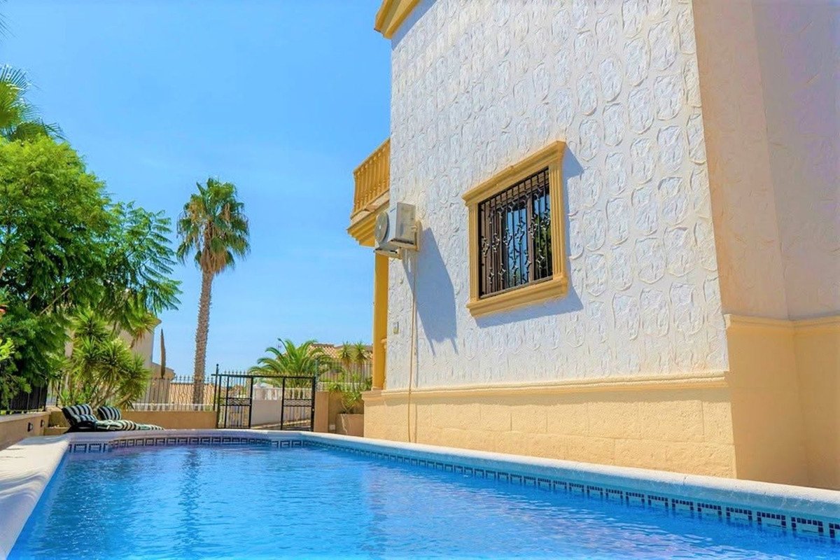 3 Bed Detached Villa in Alicante