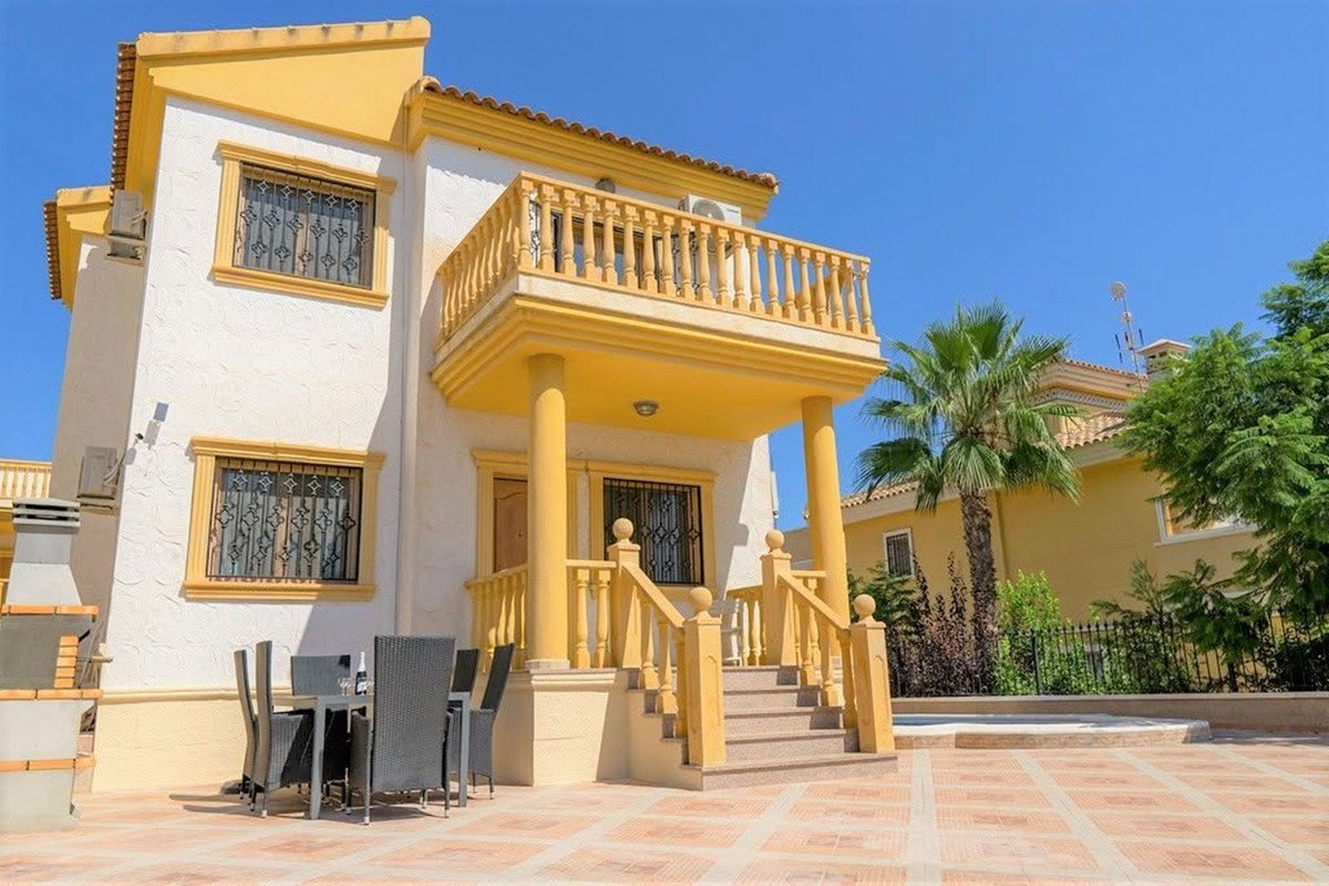 3 Bed Detached Villa in Alicante