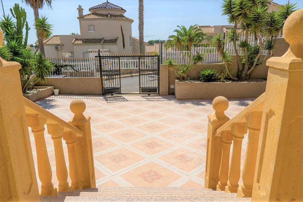 3 Bed Detached Villa in Alicante