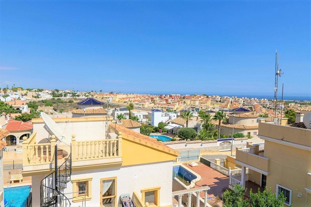 3 Bed Detached Villa in Alicante