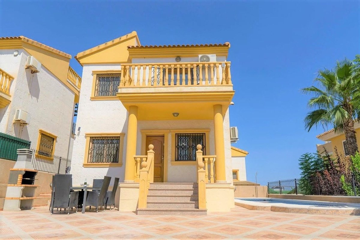 3 Bed Detached Villa in Alicante