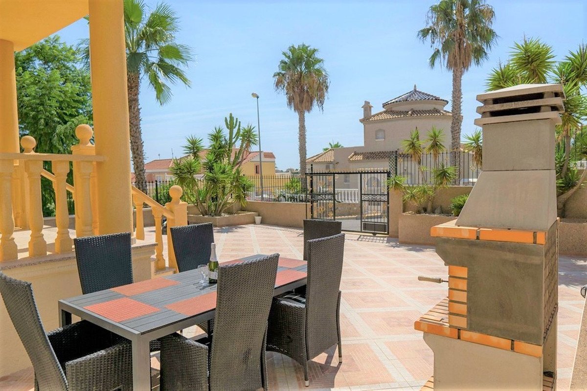 3 Bed Detached Villa in Alicante