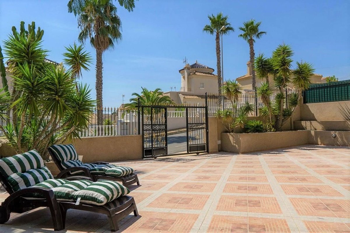 3 Bed Detached Villa in Alicante