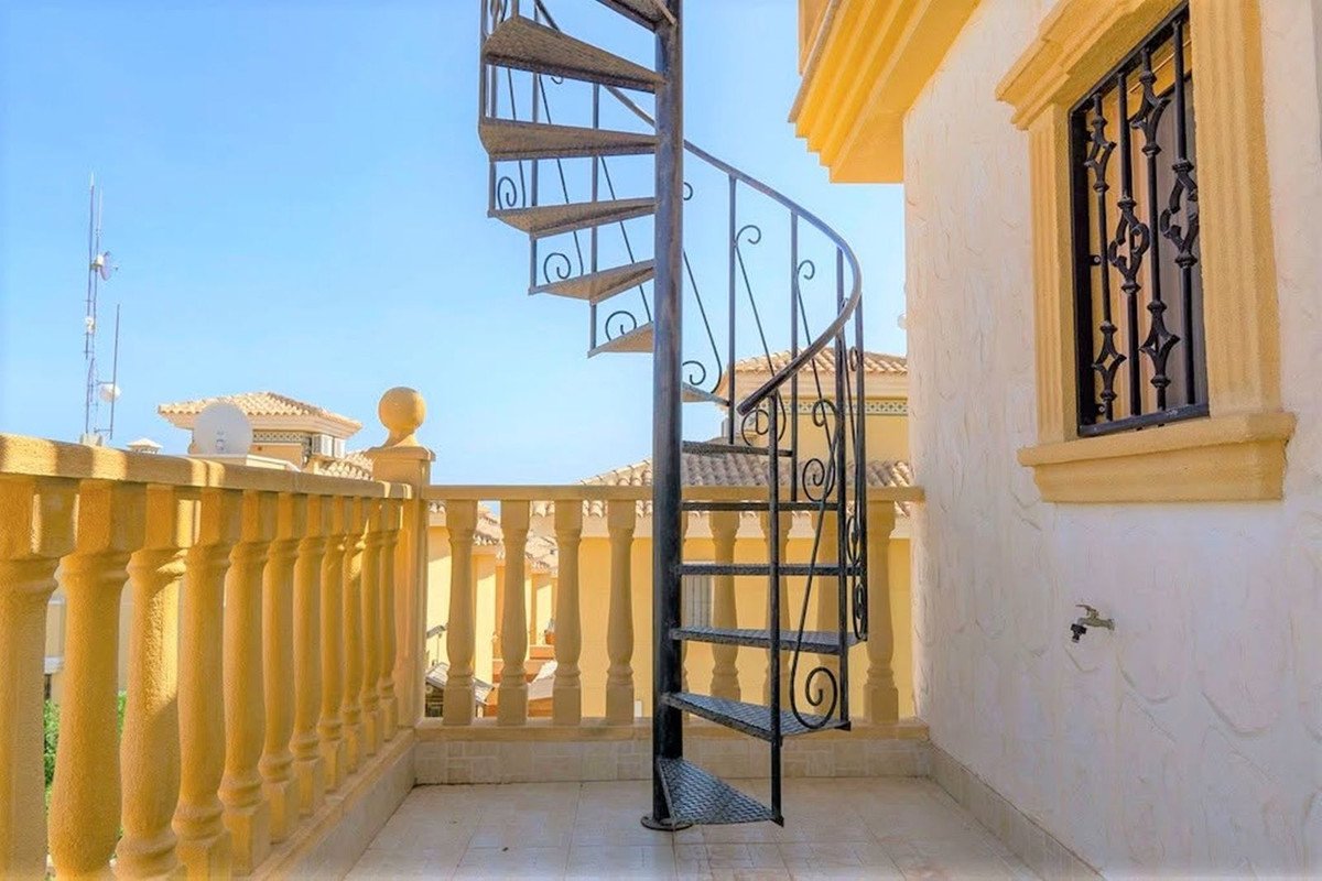 3 Bed Detached Villa in Alicante