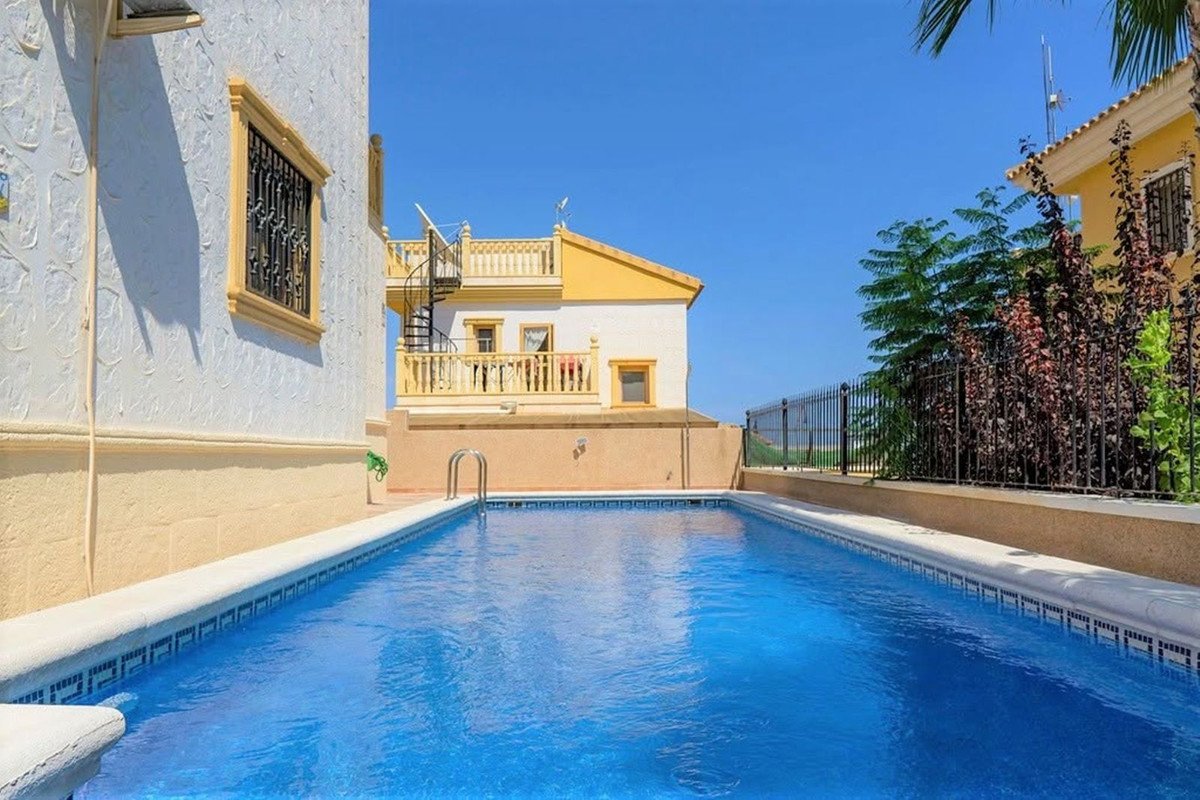 3 Bed Detached Villa in Alicante