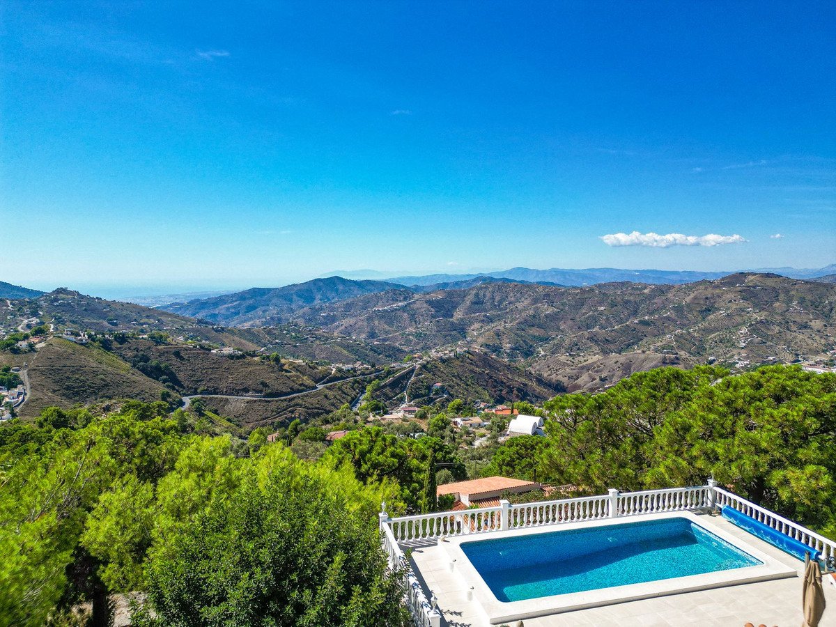 3 Bed Detached Villa in Cómpeta