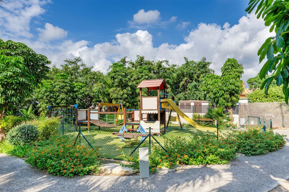 2 Bed Ground Floor Apartment in Los Flamingos