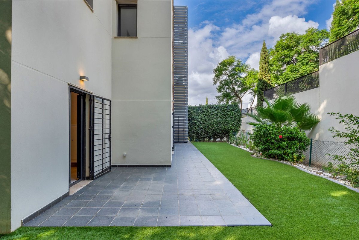 2 Bed Ground Floor Apartment in Los Flamingos